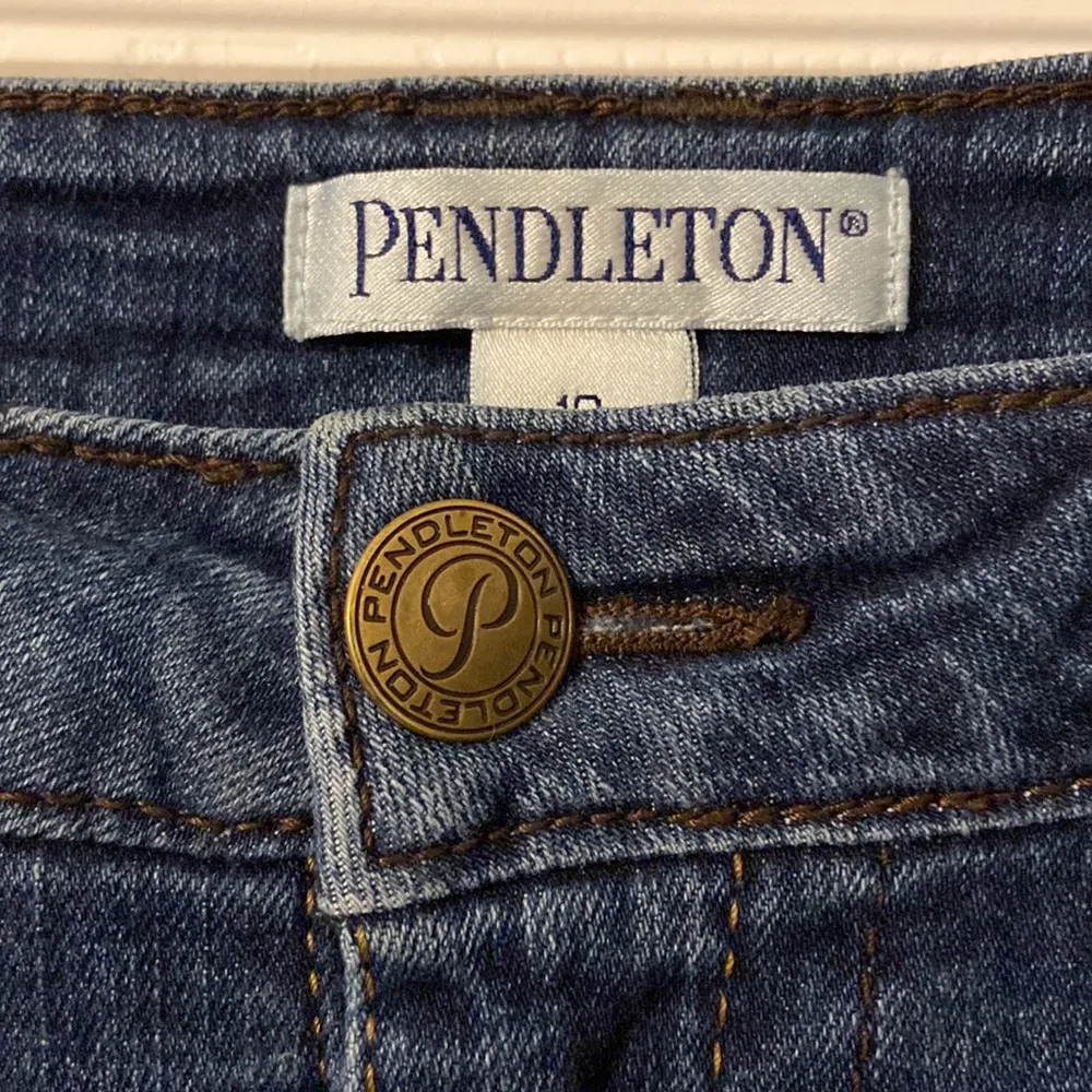 PENDLETON Women Pants size 10 inseam 31” excellent condition - Image 2