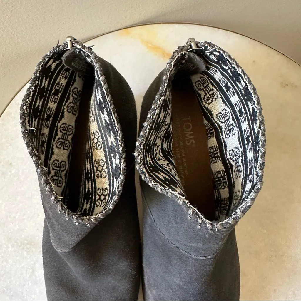 Toms Leila Suede Gray Tassel Stacked Block Heel Booties Size 7.5 Western Rodeo - Image 14