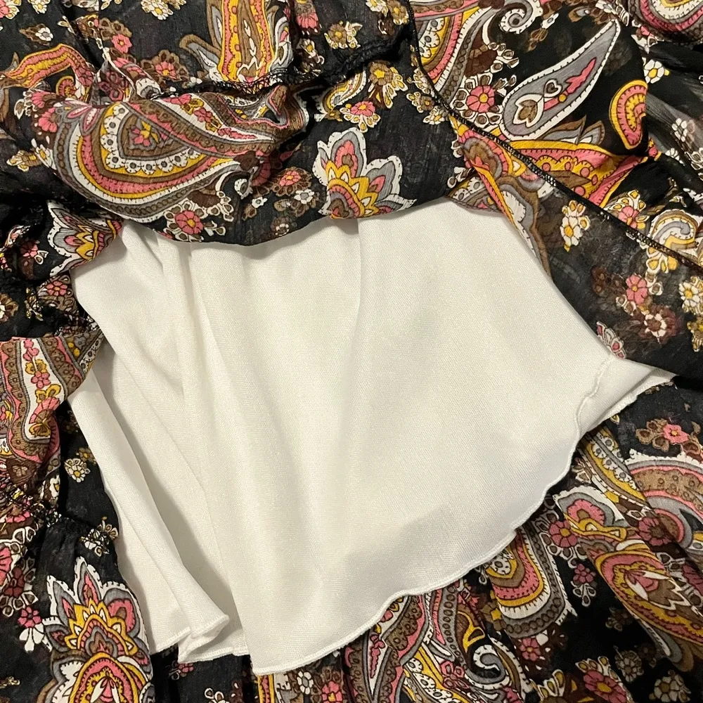 Sweet flower sheer lined flower print skirt size medium - Image 4