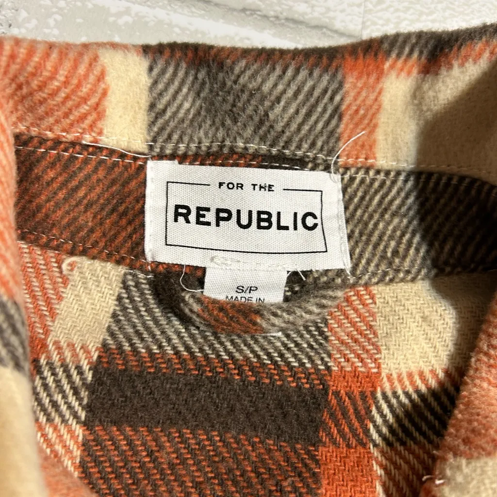FOR THE REPUBLIC Cropped Plaid Shacket - Image 6