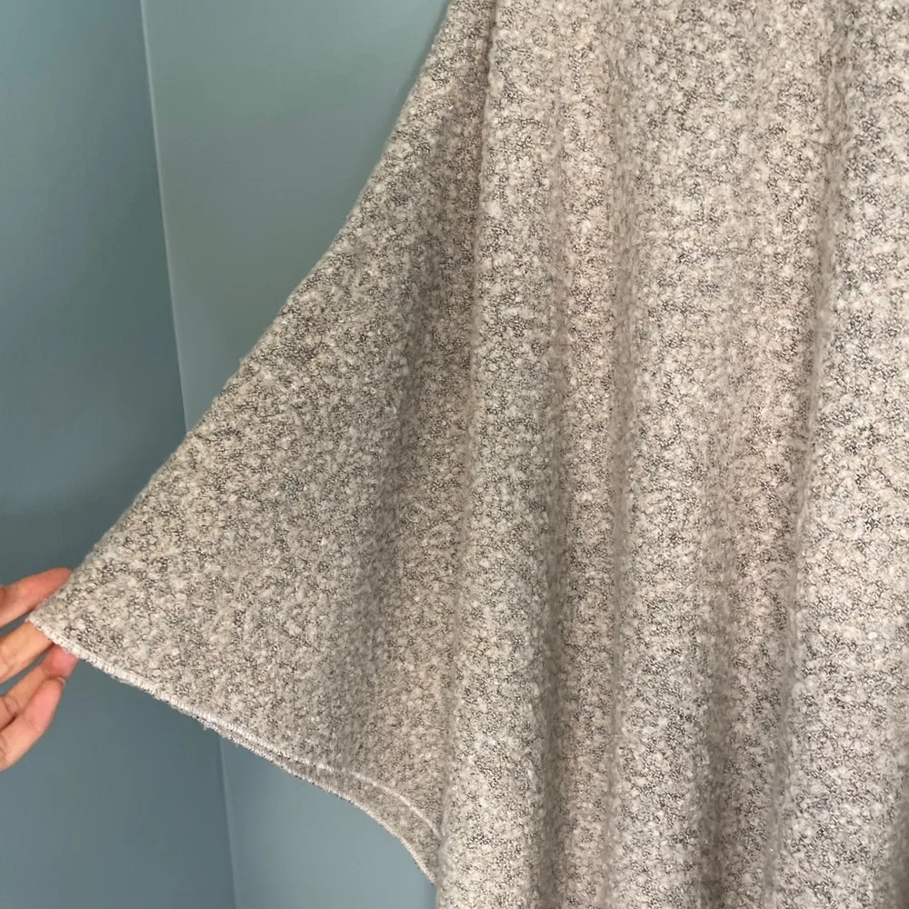 Bass cream gray taupe poncho sweater with fringe! Tan Size L - Image 4