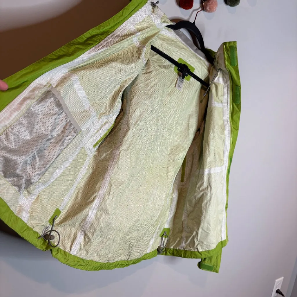 Patagonia green zip up rain jacket - Image 5