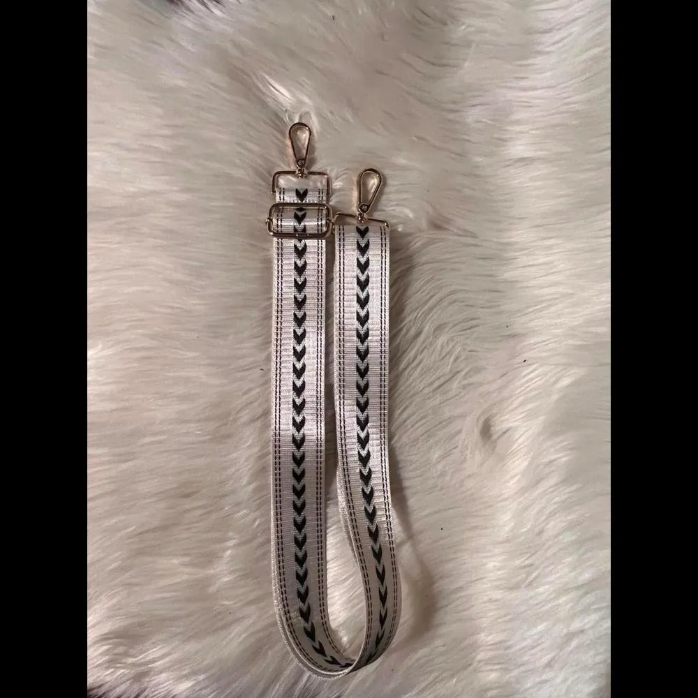 Stylish Adjustable Guitar/Crossbody Strap with Black Chevron Pattern - Image 2