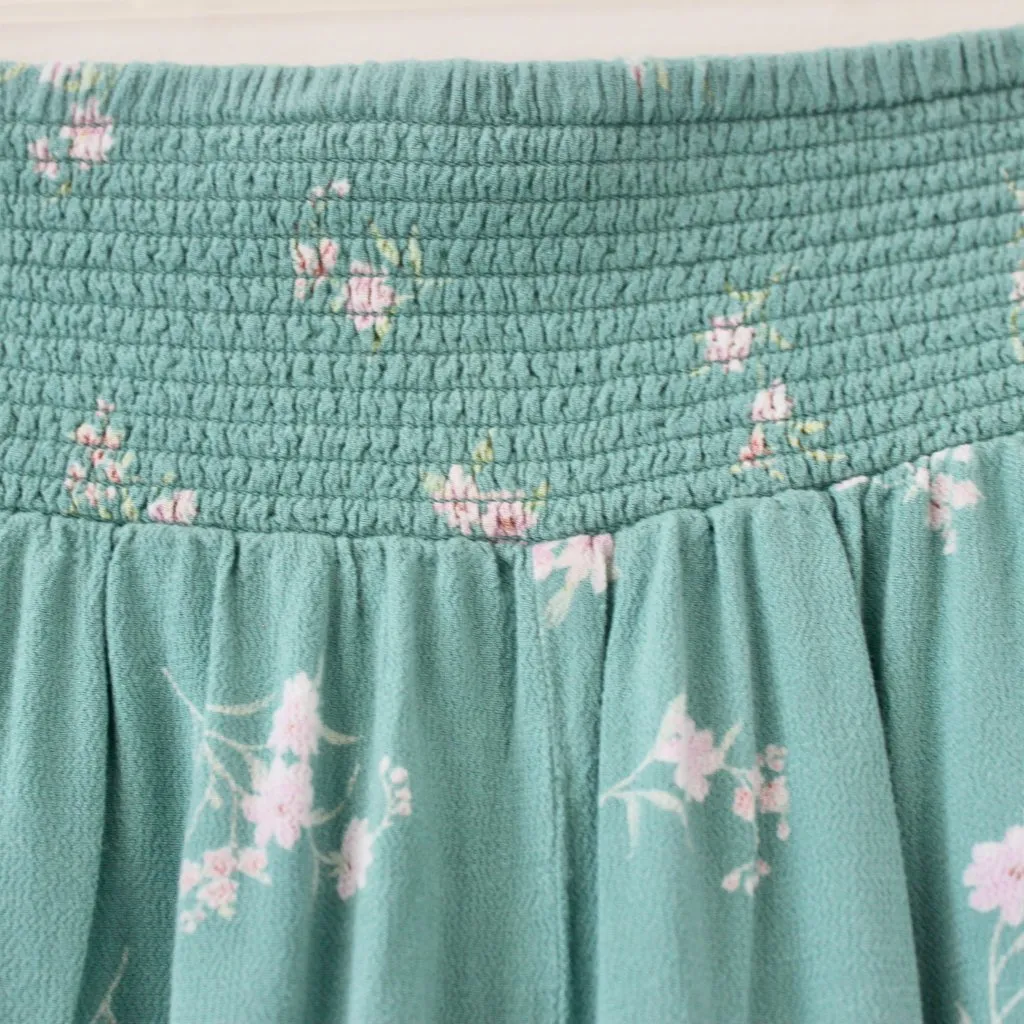 American Eagle Pastel Green Floral Flowy Elastic Shorts Pockets Small Petite - Image 2