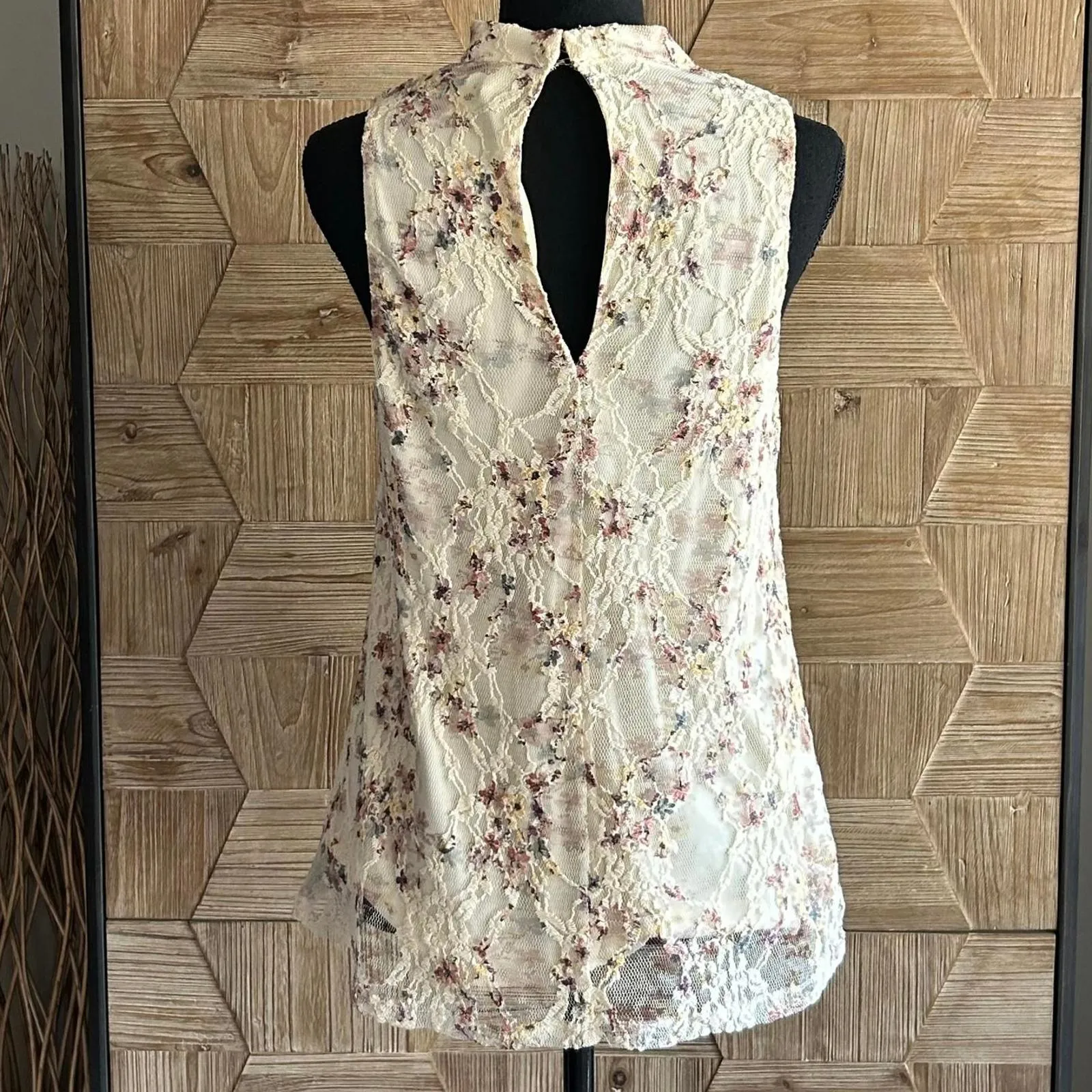 Society Girl Womens Cream Floral Lace Sleeveless Top Size M - Image 4