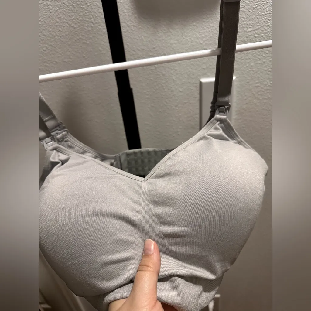 Auden size large maternity bra - Image 2