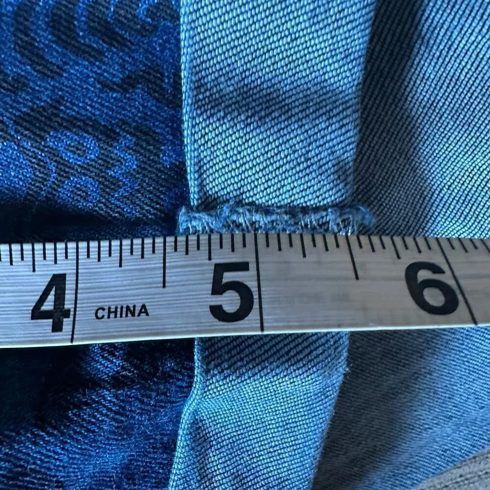 Disney hitchhiking ghosts denim shorts xs - Image 7