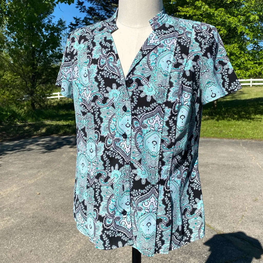 Dana Buchman M short sleeve pleated top 6 button Black/white/teal ~ wrinkle free - Image 8