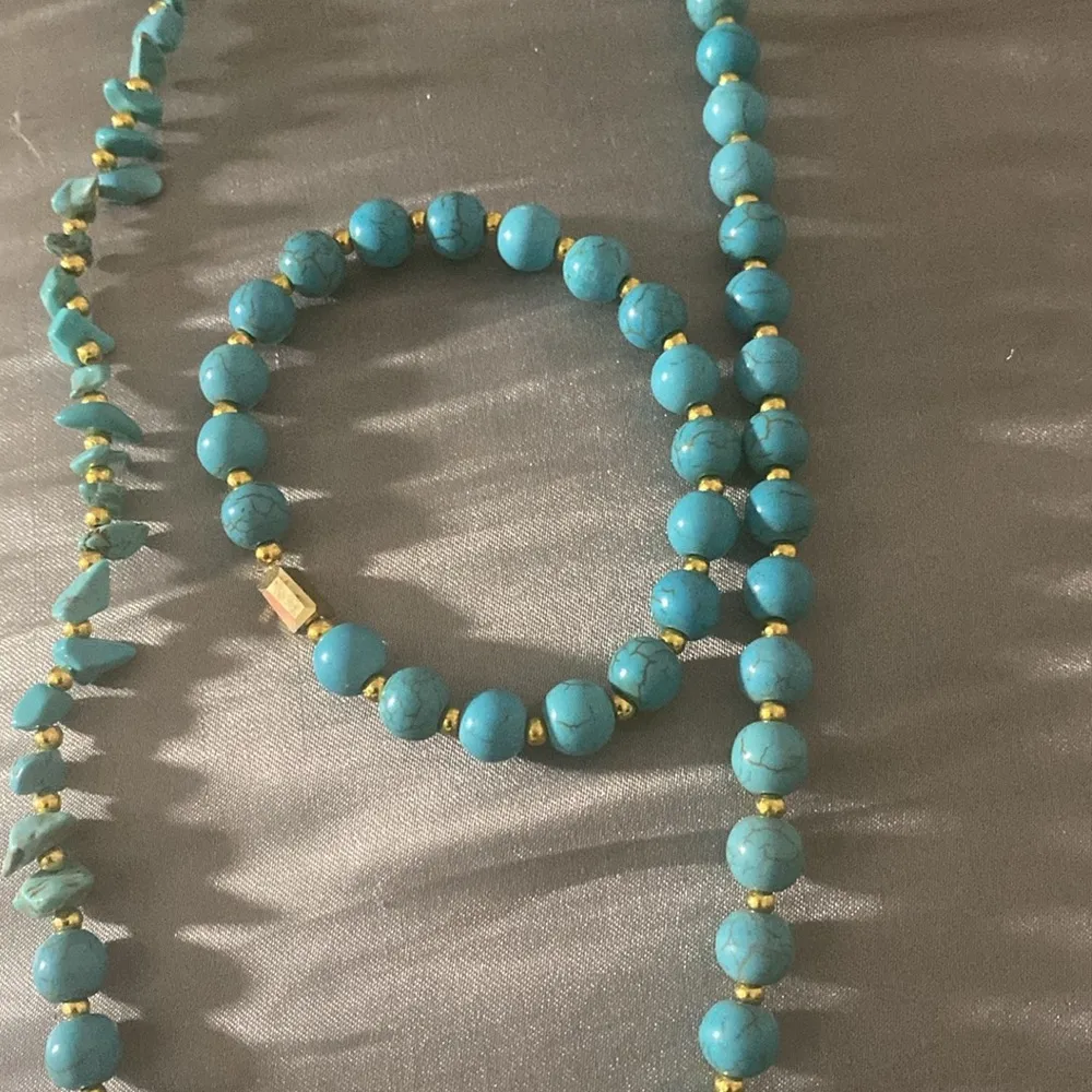 Turquoise Beaded Necklace and Bracelet Set - Image 5