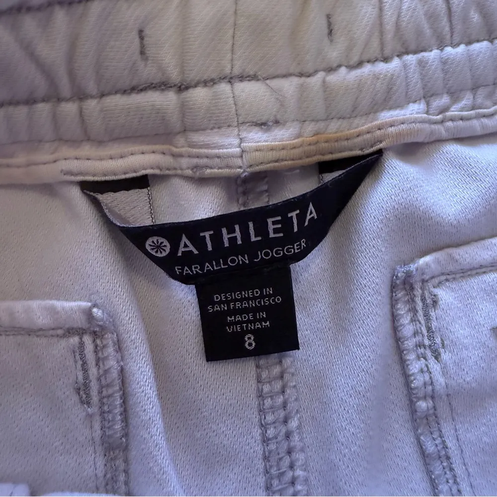 Athleta Farallon jogger pants 8 Light gray Tapered crop Elastic waist Pockets - Image 6