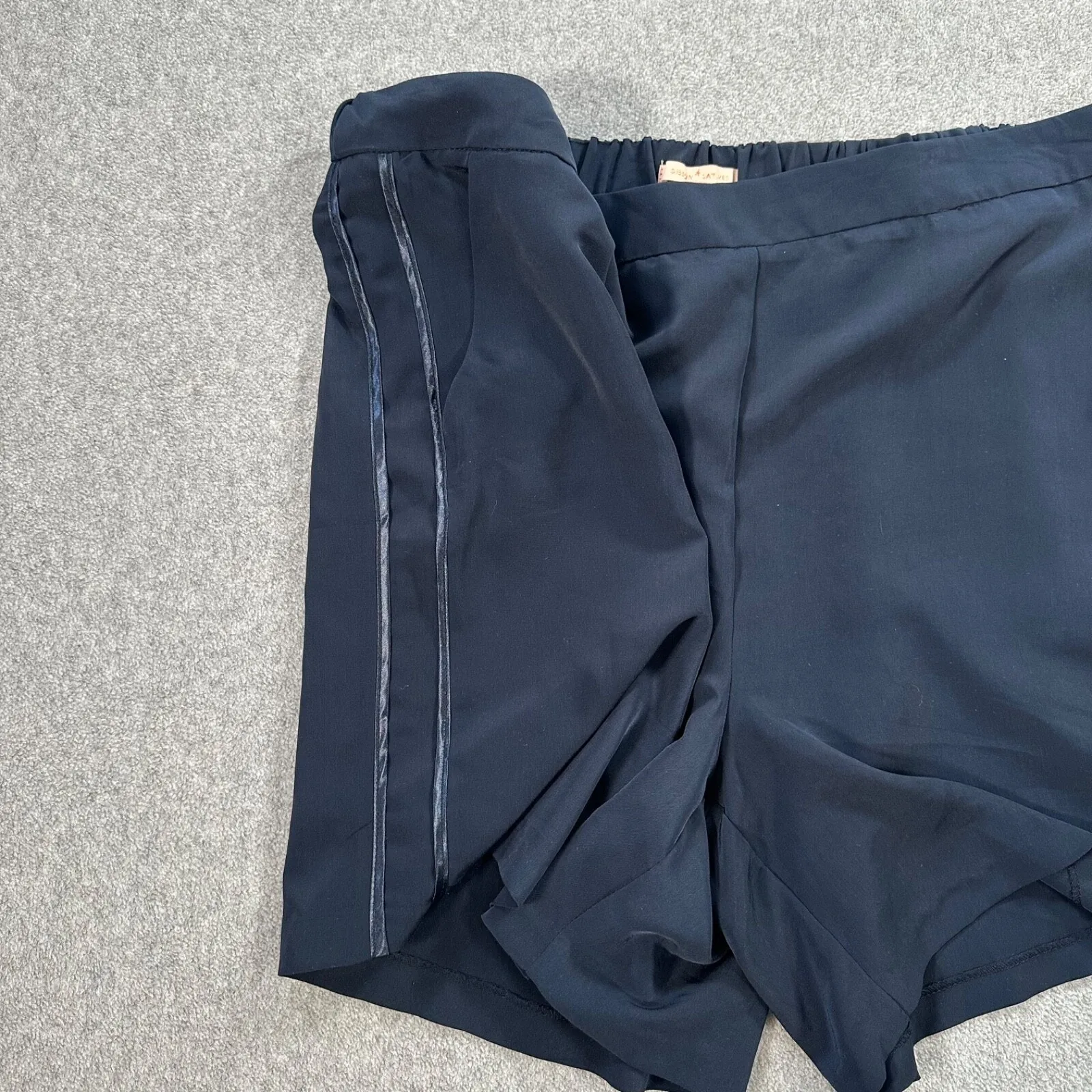 Gibson Latimer Shorts Women's 1X High Rise Flat Front Navy Blue Satin Stripe - Image 7