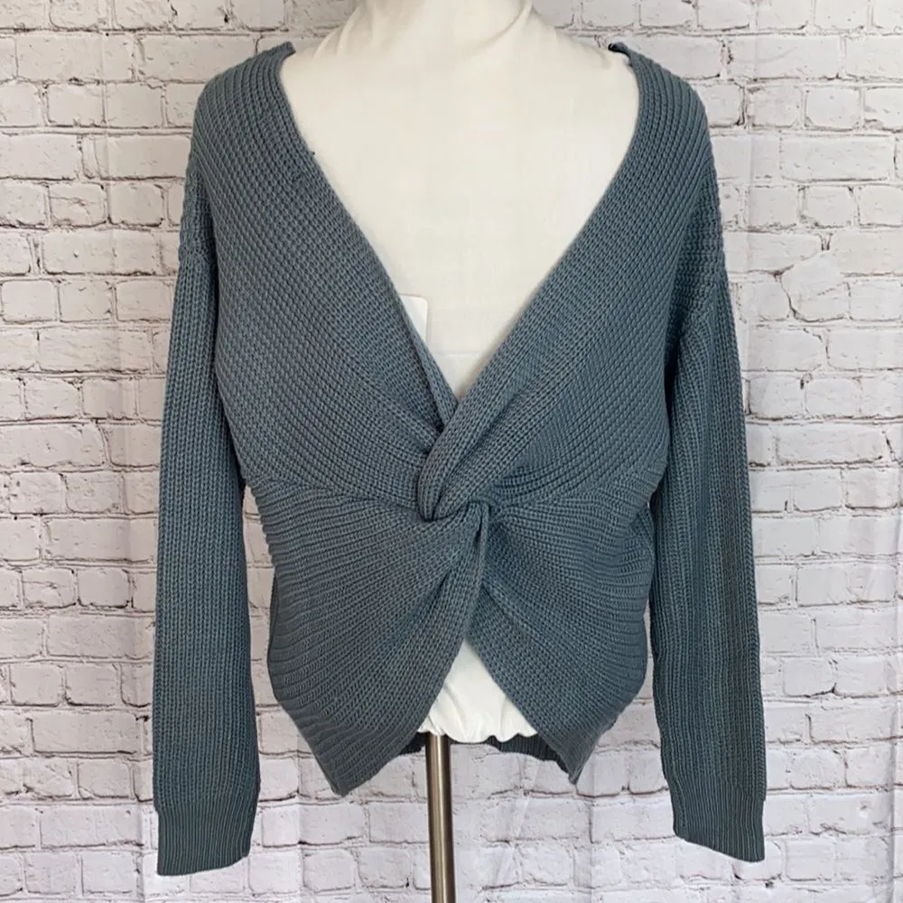 Woman’s cross back sweater - Image 8