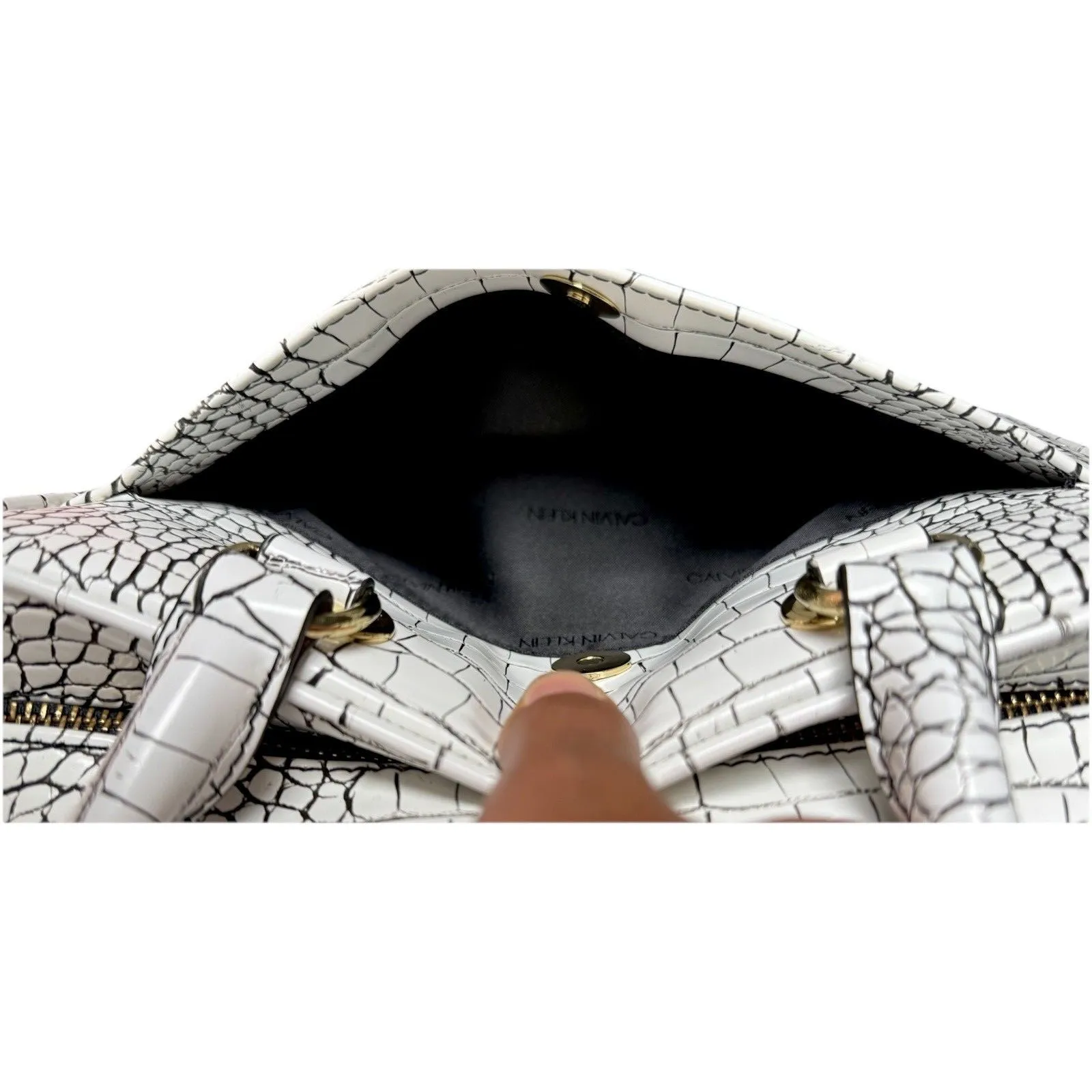 Calvin Klein White " Crocodile " Croc Leather Handbag White Missing Straps - Image 5