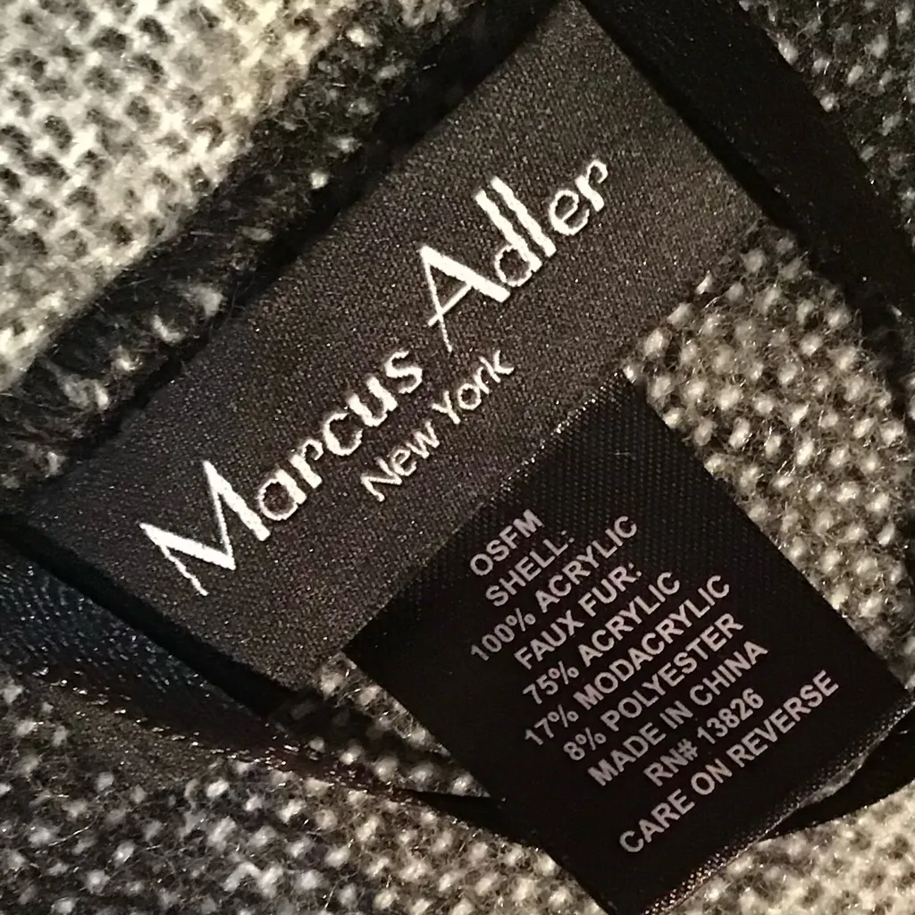 Marcus Adler New York Black &‎ White Plaid Cape With Faux Fur Pockets Full Zip Size M - Image 2