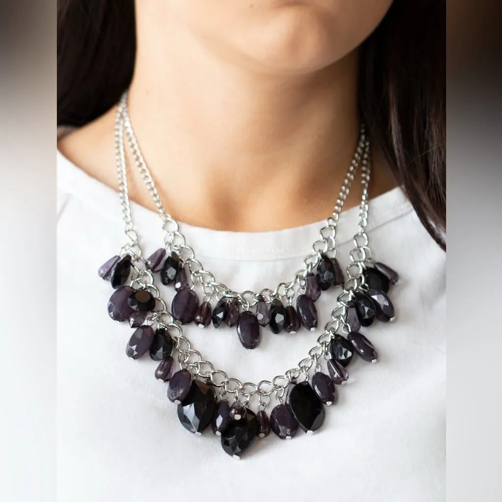 NWT Paparazzi Silver and Black Necklace & Dangle Earring Set - Image 2