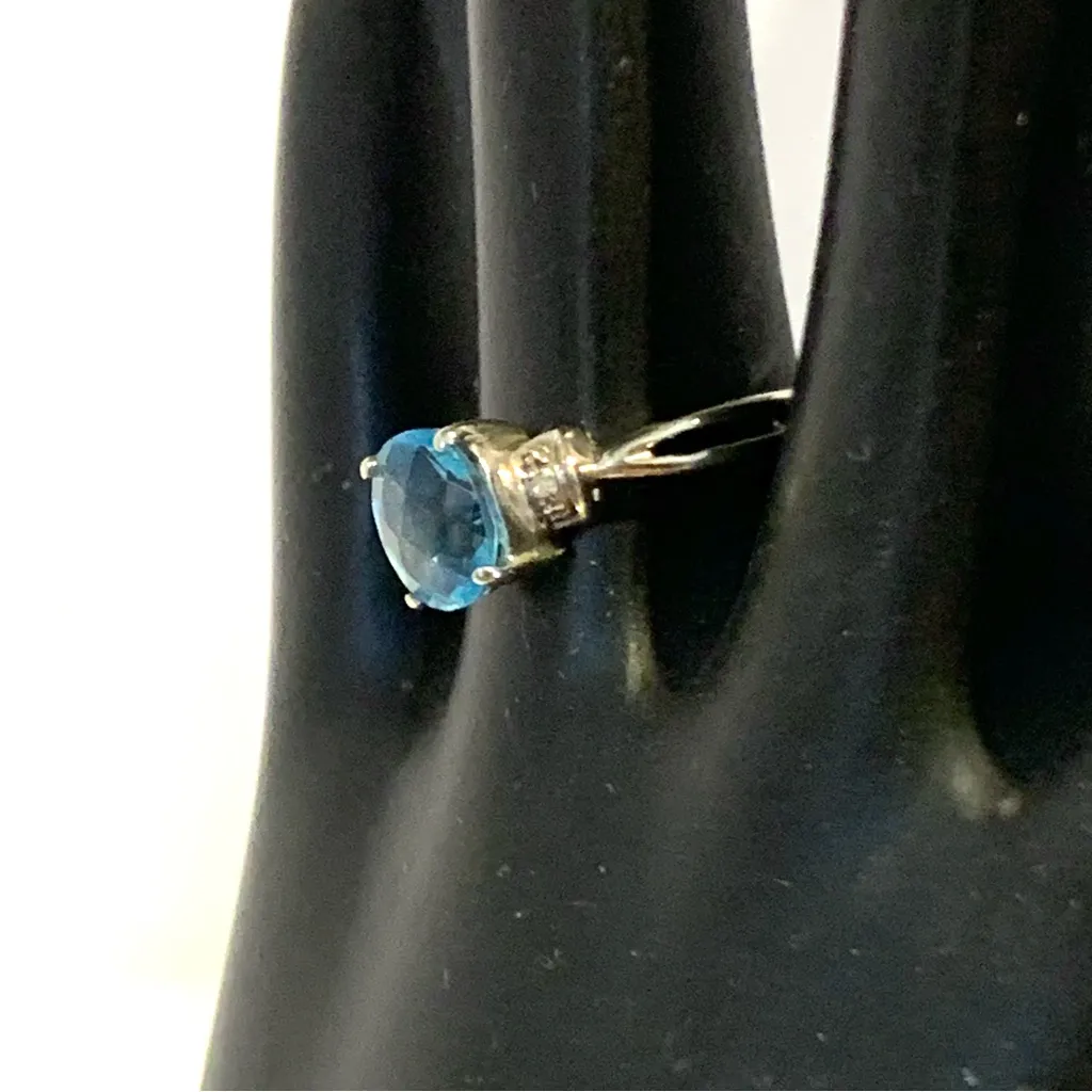 10K SOLID WHITE GOLD BLUE TOPAZ & DIAMOND RING (7.25) - Image 4
