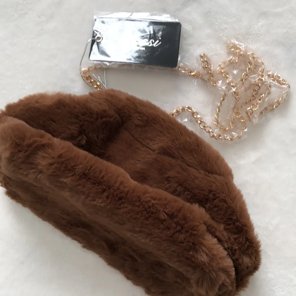 New Grossi faux fur handbag/crossbody bag from - Image 5