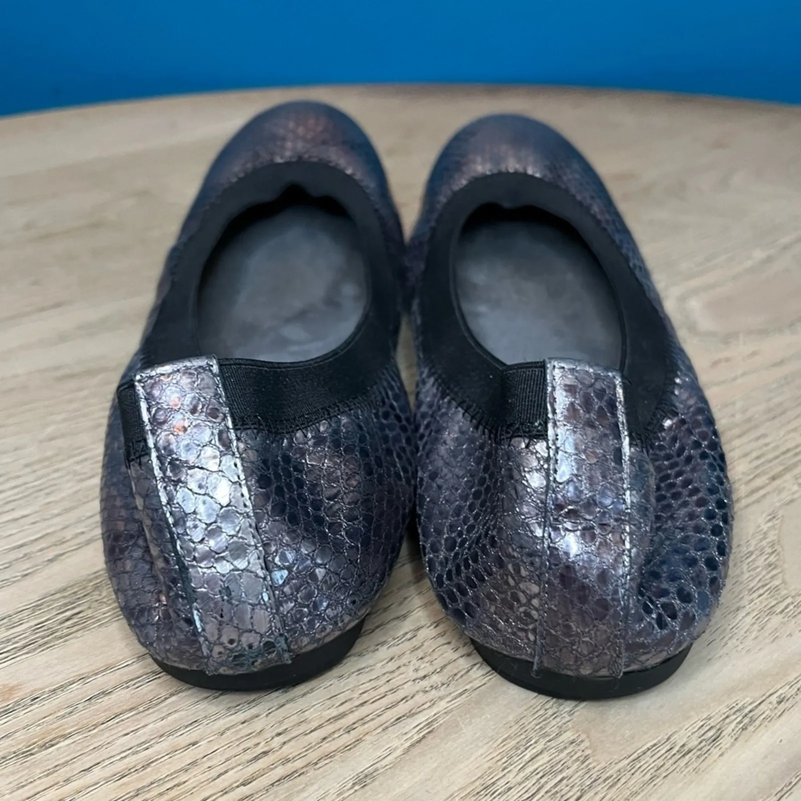 Stuart Weitzman Embossed Leather Snakeskin Ballet Flats Metallic Silver Size 8.5 - Image 3