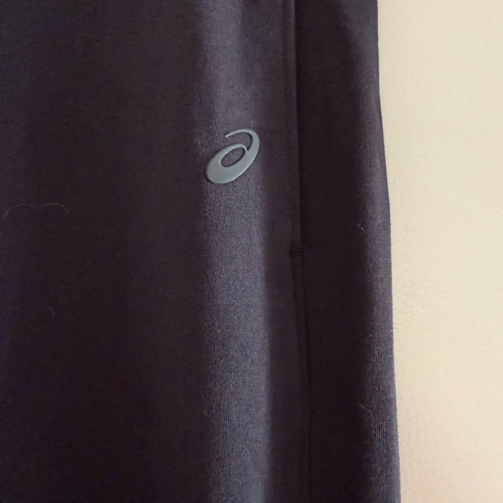 ASICS Women’s Black Motion Dry Joggers Size Medium - Image 4