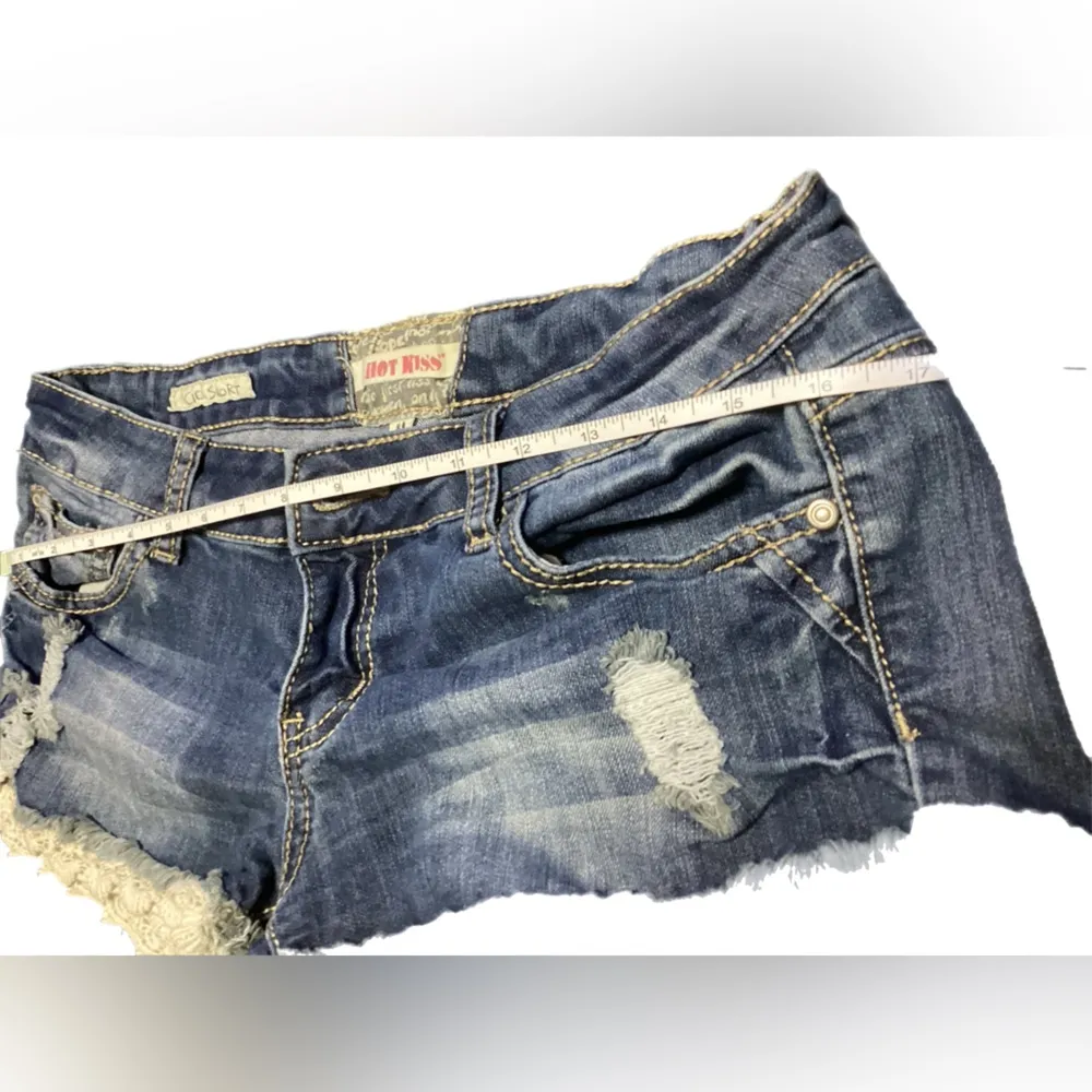 Hot Kiss Womens Shorts Sz 9 Cici Distressed Denim Booty White Lace Trim Blue - Image 4