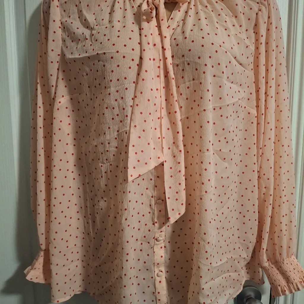 Torrid Sz 3 Women's Pink Polka Dot Blouse - Image 9