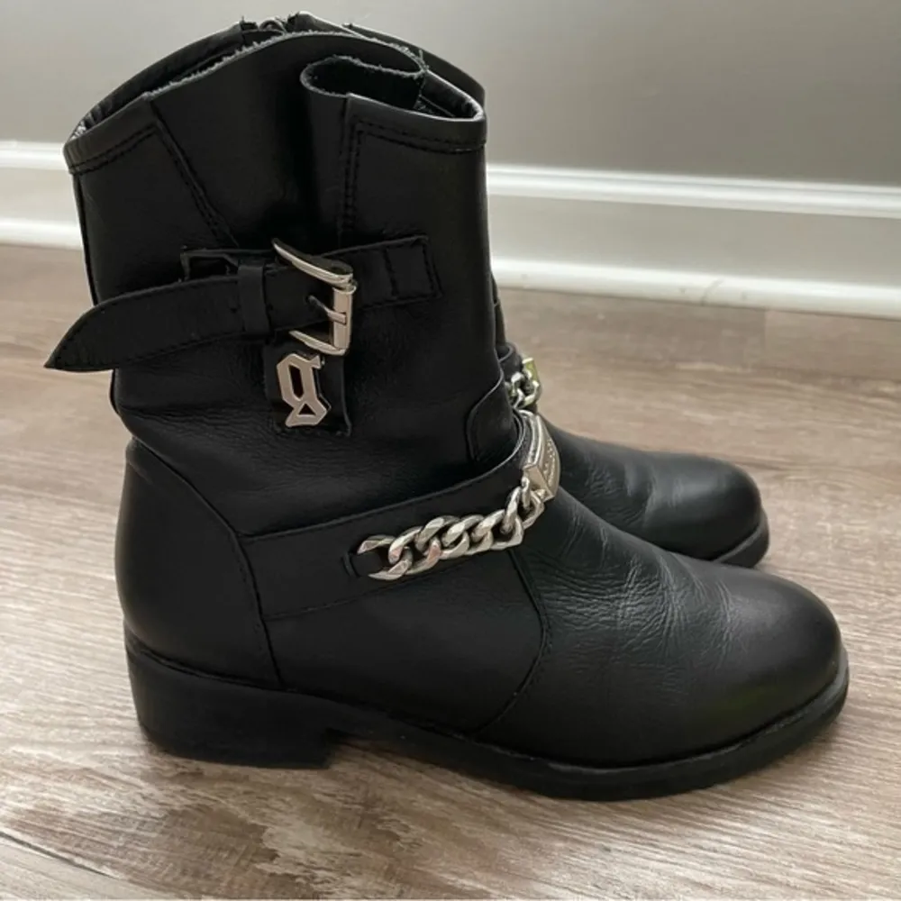 Women’s leather boots with decorative silver chain size 6.5 Black - Image 5