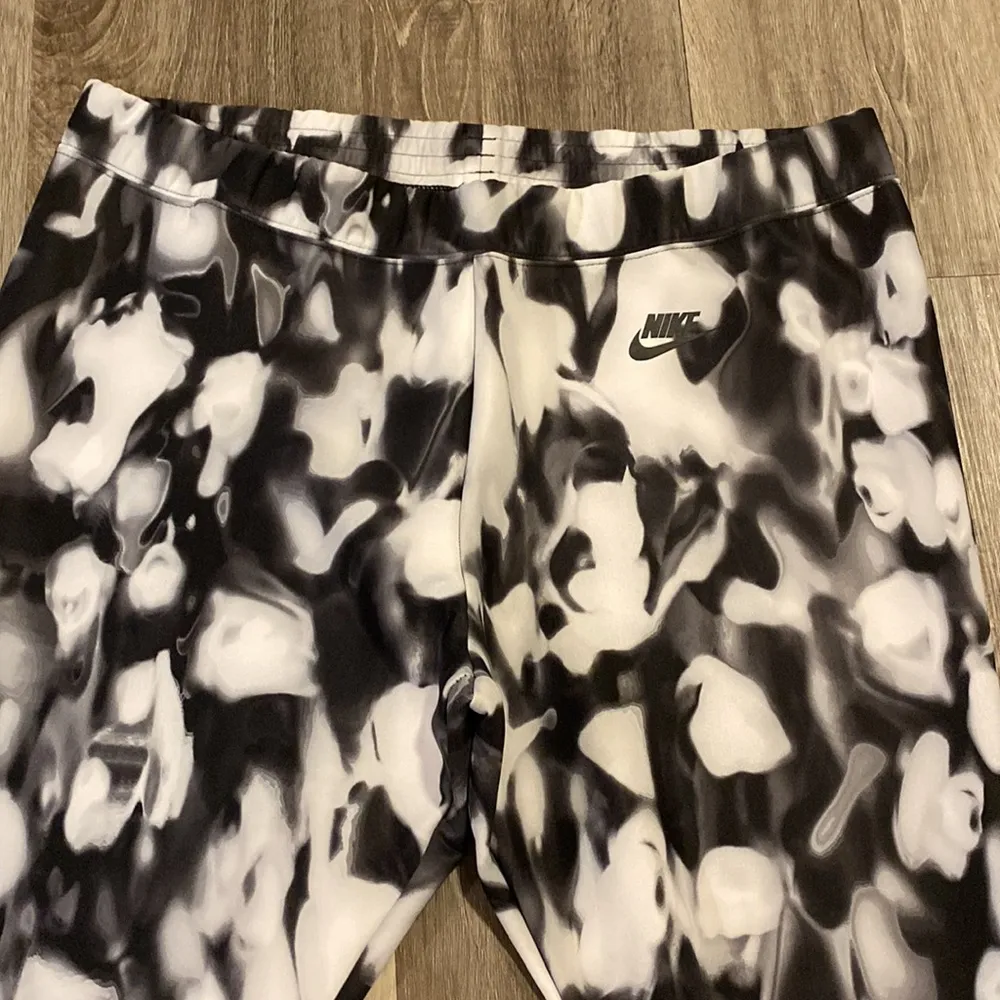 NIKE womens black/white Cosmos Tie-Dye Athletic leggings size XL - Image 2