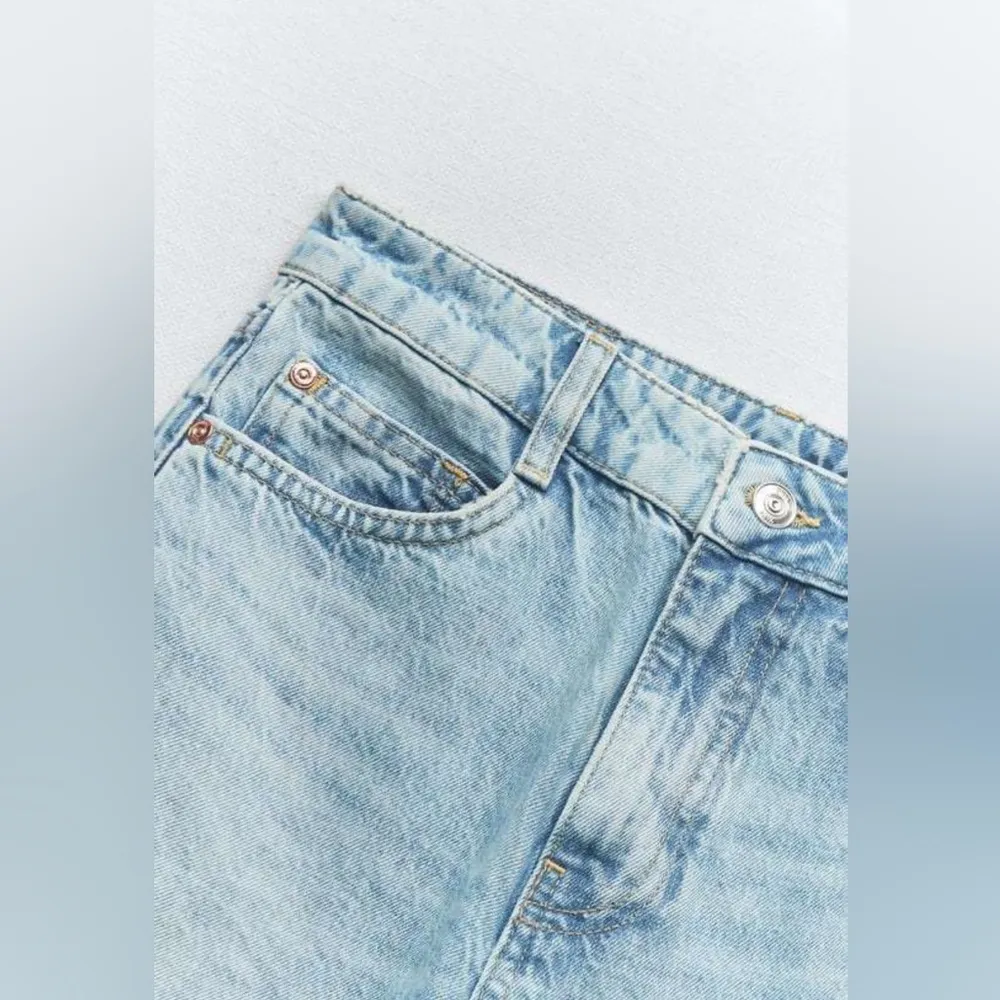 HIGH RISE Z1975 STRAIGHT  LEG ANKLE-GRAZER JEANS size 6 - Image 3