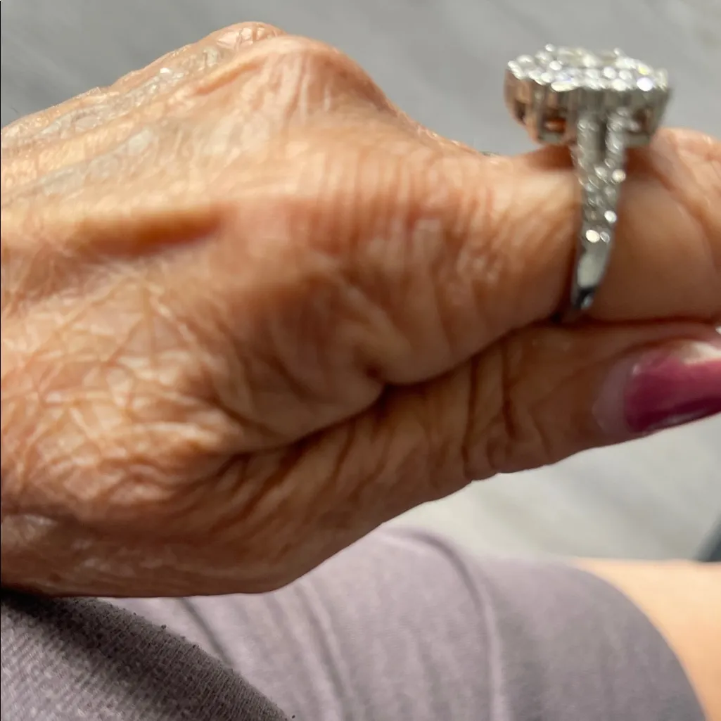 Elegant Silver Crystal Ring Macy’s - Image 2