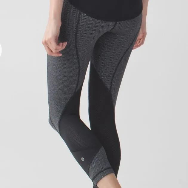 LULULEMON Pace Rival Crop 22” Herringbone Black Heathered Black Leggings Size 6 - Image 3