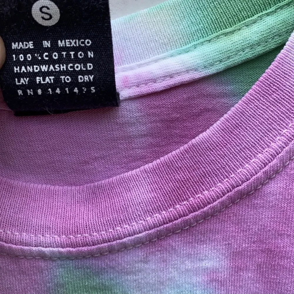 Day by Daydreamer Womens small short sleeve tiedye pink and green star tee - Image 7