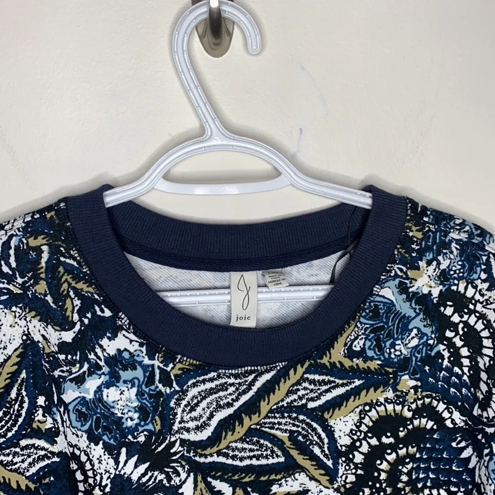 Joie floral print cropped Crewneck sweatshirt with thumb holes size L - Image 5