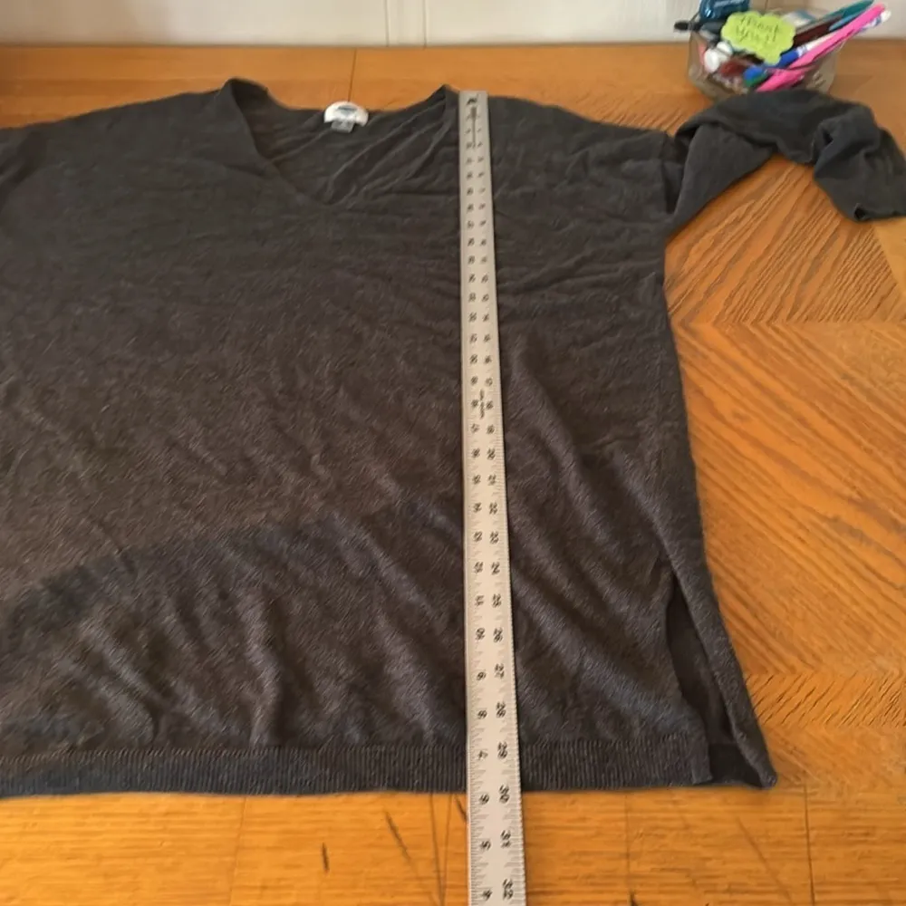 Old Navy V neck long sleeve shirt - Image 6