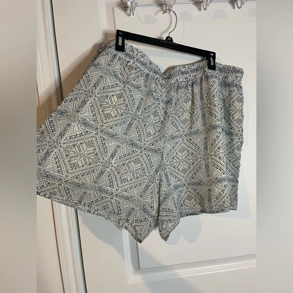 CATO Plus Size 22/24 Paisley Flowy Hi Rise Lightweight Lined Summer Beach Shorts - Image 2