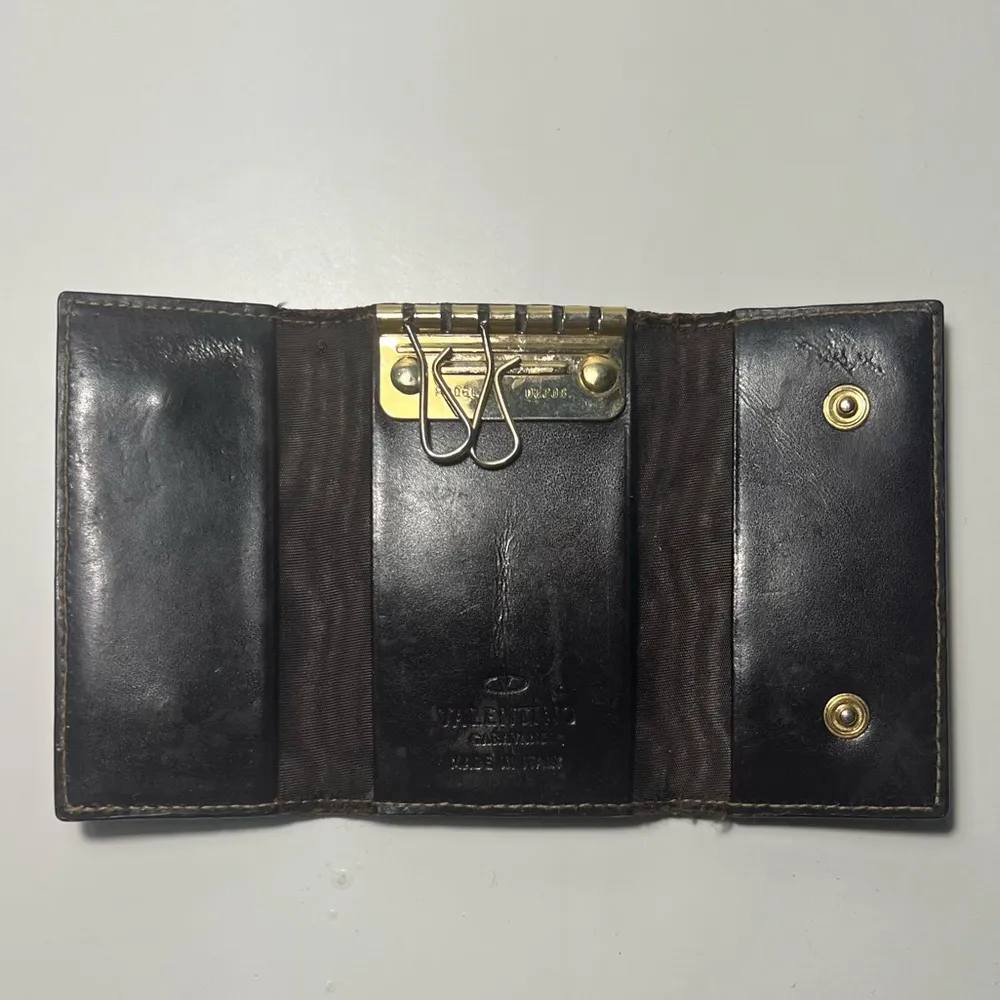 Valentino Garavani Vintage Monogram Logo Key Ring Wallet - Image 5