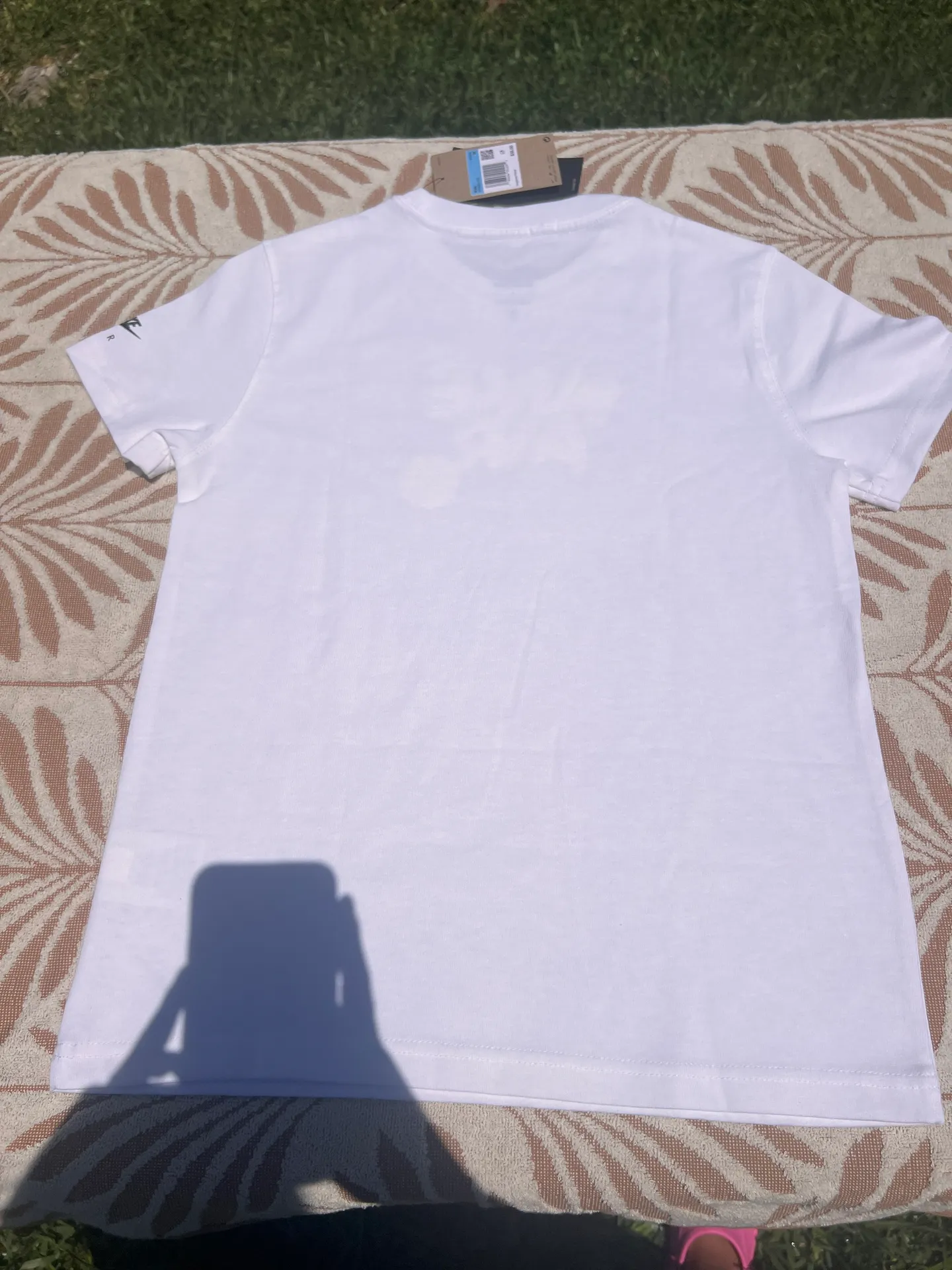 NWT  T-SHIRT - Image 5