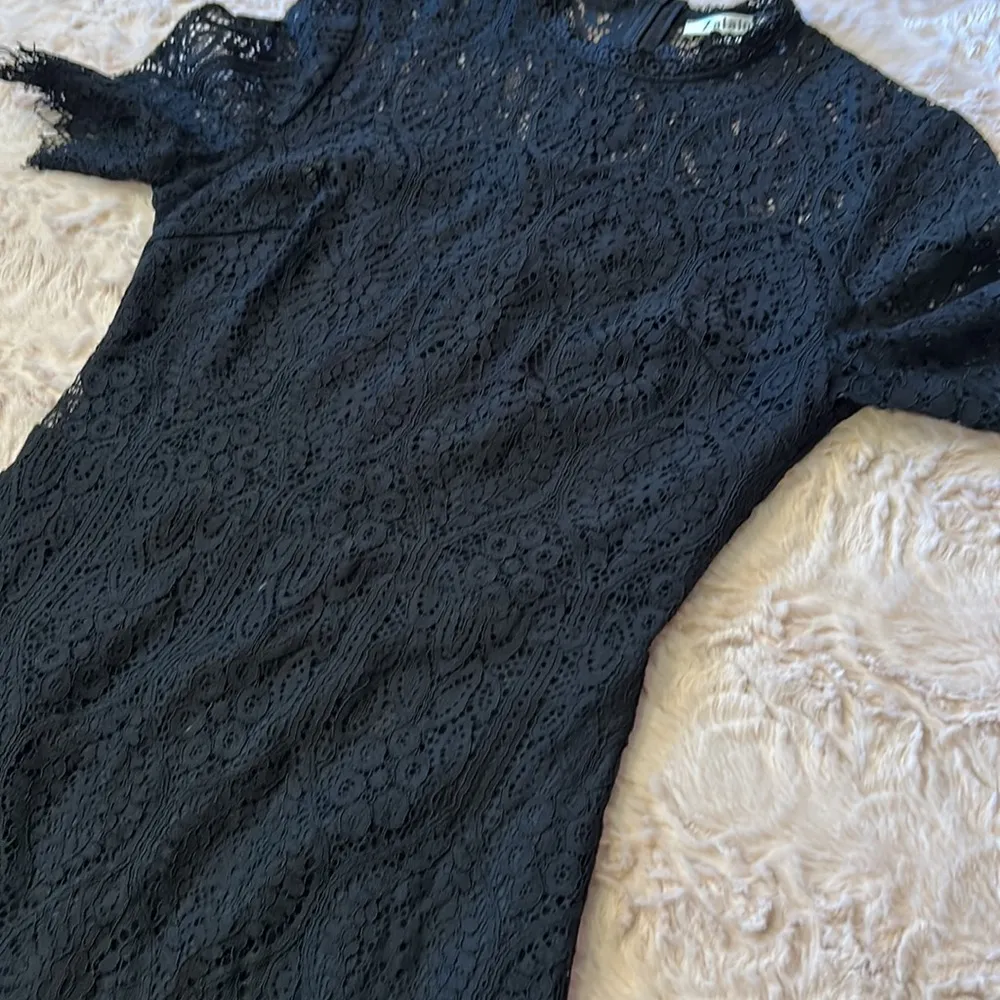 Size 6 •  Dress - Image 13