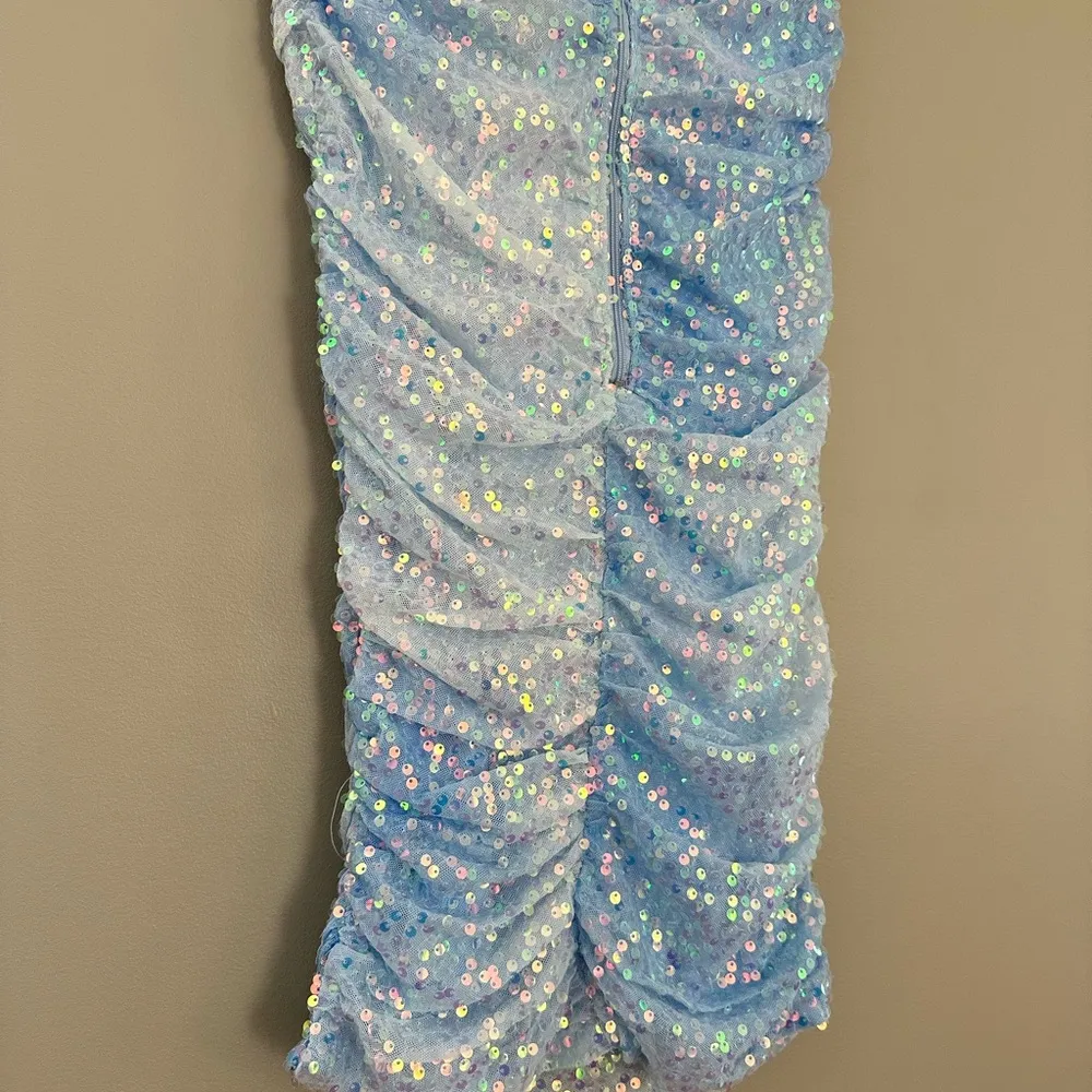 Enchanting Muse Iridescent Sequin Mini Dress
Light blue size medium New - Image 7