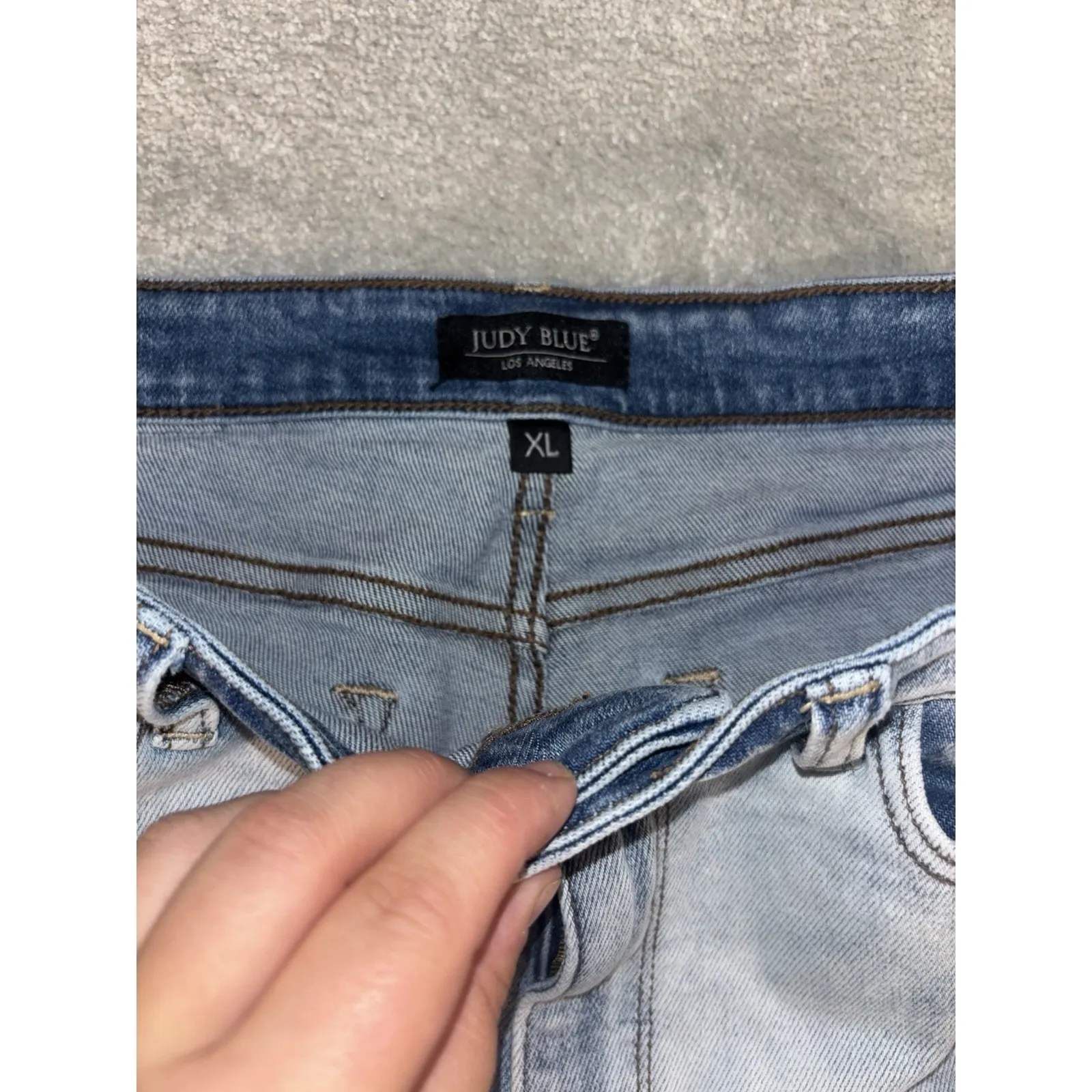 Judy Blue Cut Off Shorts‎ XL midi Light Wash Raw Hem EUC - Image 2