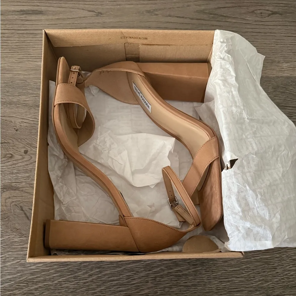 Steve Madden Tiaa Ankle Strap Block Heel Sandals‎ - Size 10 - Camel Nubuck - NWB - Image 13