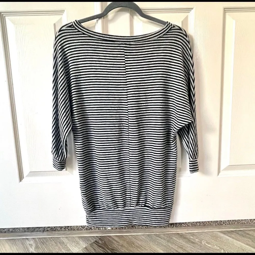 Kimichi Blue UO black and grey stripe long top - Image 11