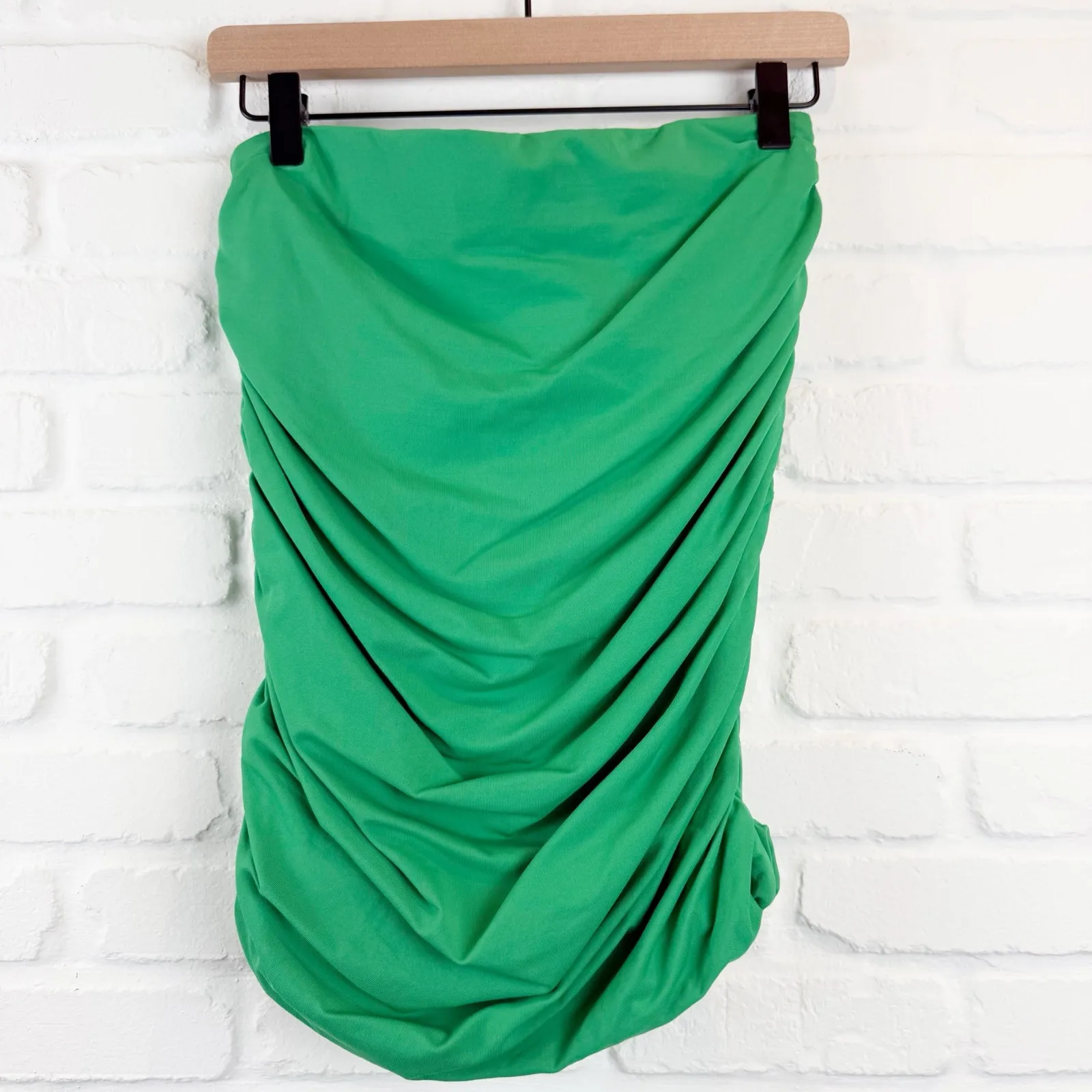 Babaton Aritzia Green Gehry Contour Ruched Skirt Pull on Size Medium - Image 2