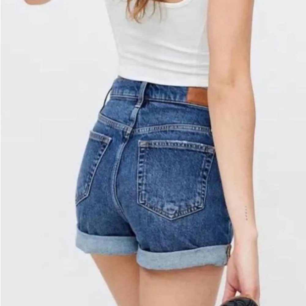 BDG Urban Outfitters Mom High Rise Cuffed Jean Shorts Size 29 Blue - Image 2