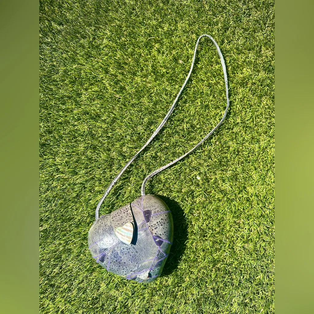 Vintage 1980s Purple Frog Skin Heart Shaped Purse - Image 5