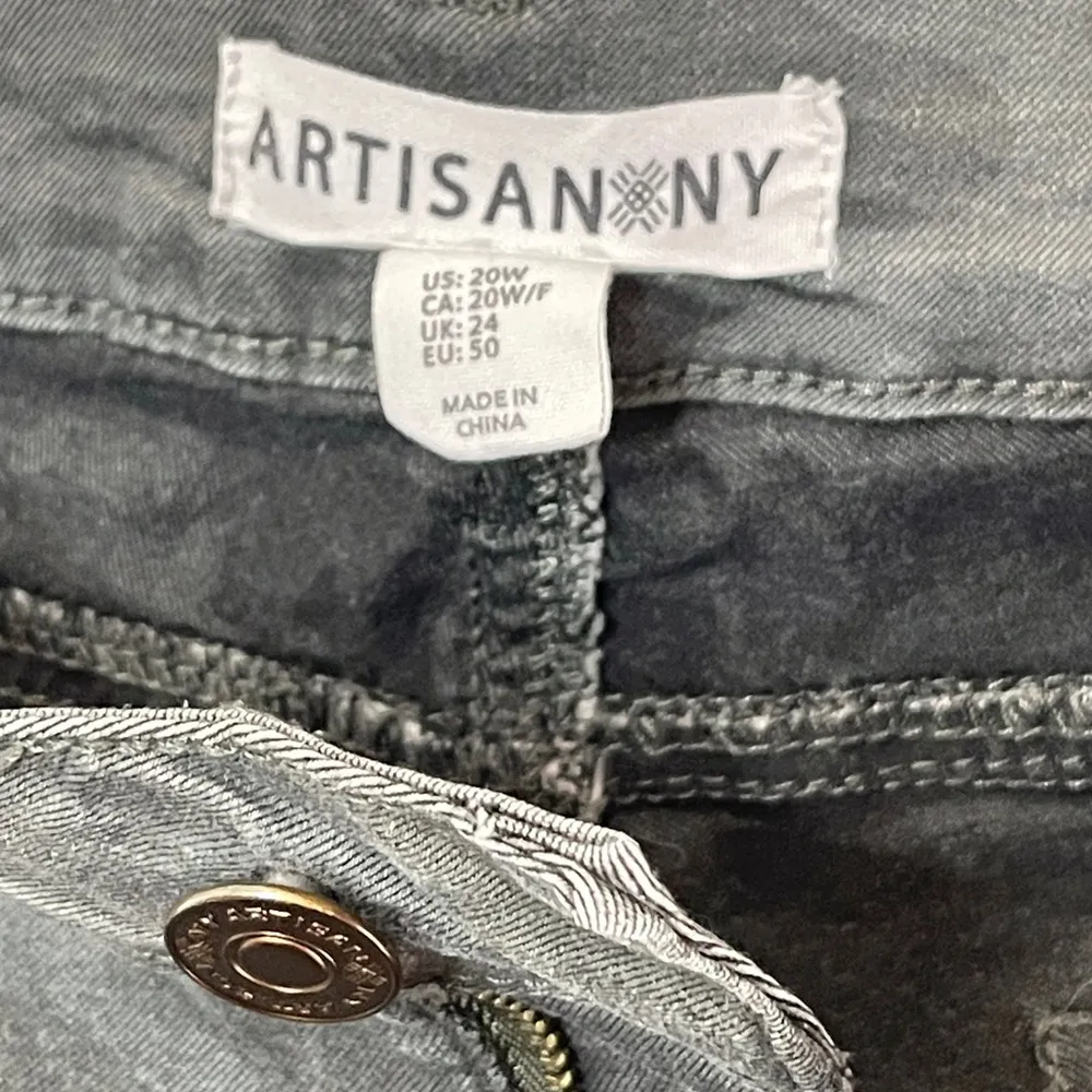 ARTISAN NY Lightweight Camo Mid Rise Stretch Skinny Cropped Jeans, 20W - Image 4