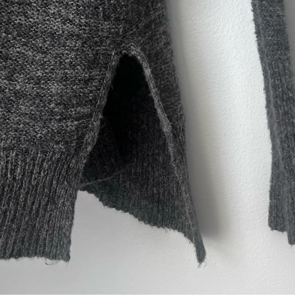 Abercrombie & Fitch Gray Knit Wool Blend V Neck Thin Sweater Size XS/S - Image 8