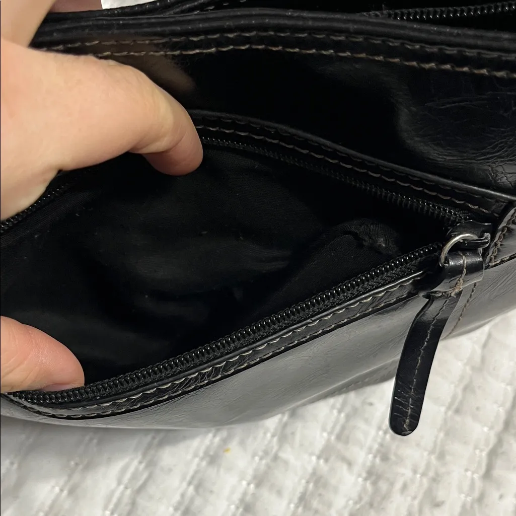 Nine & Co. Black Crossbody Bag - Image 4