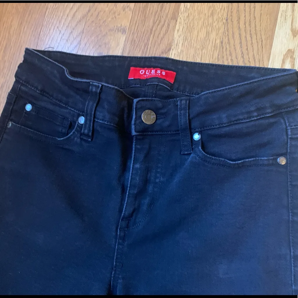 Guess Distressed knee Skinny Jeans size 27 - Image 8