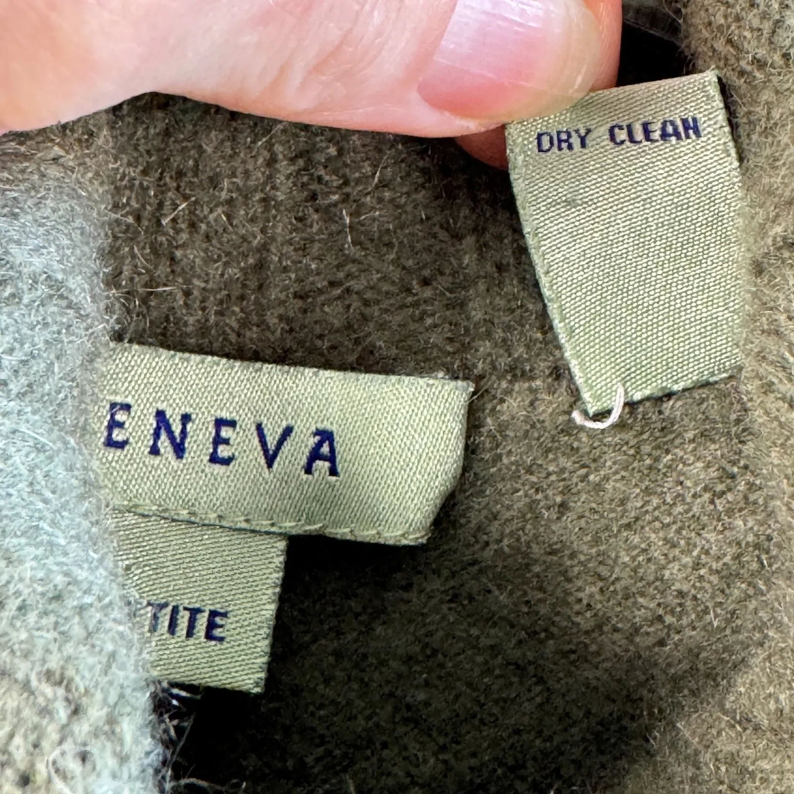 Geneva Petite 100%‎ Cashmere Sweater P/M Green Turtleneck Softcore Quiet Luxury Size undefined - Image 4