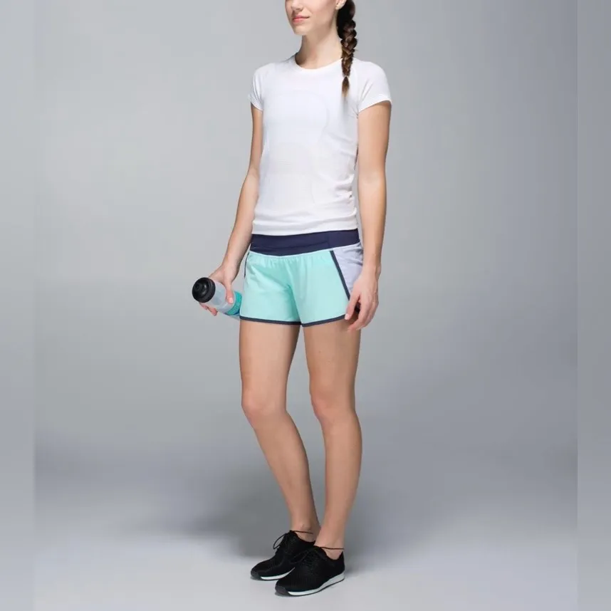 Lululemon Run Times Short 4” Size 6 Rare 2014 Retired Aquamarine Colorway - Image 4